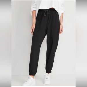 NWT Old Navy High Wasted Cargo Jogger